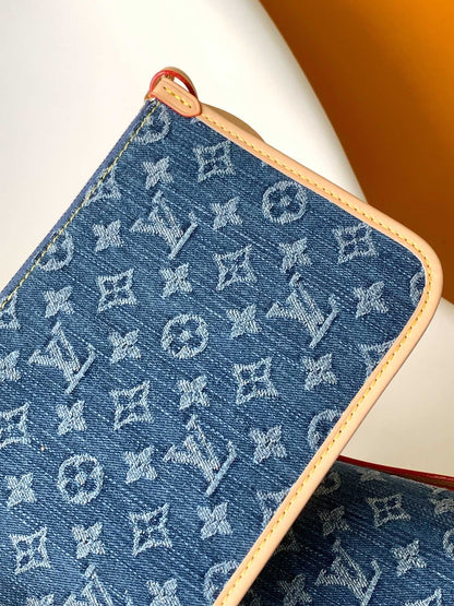 Sac fourre-tout MM 39 en denim bleu monogrammé