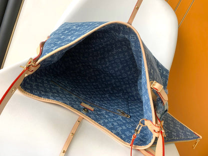Sac fourre-tout MM 39 en denim bleu monogrammé