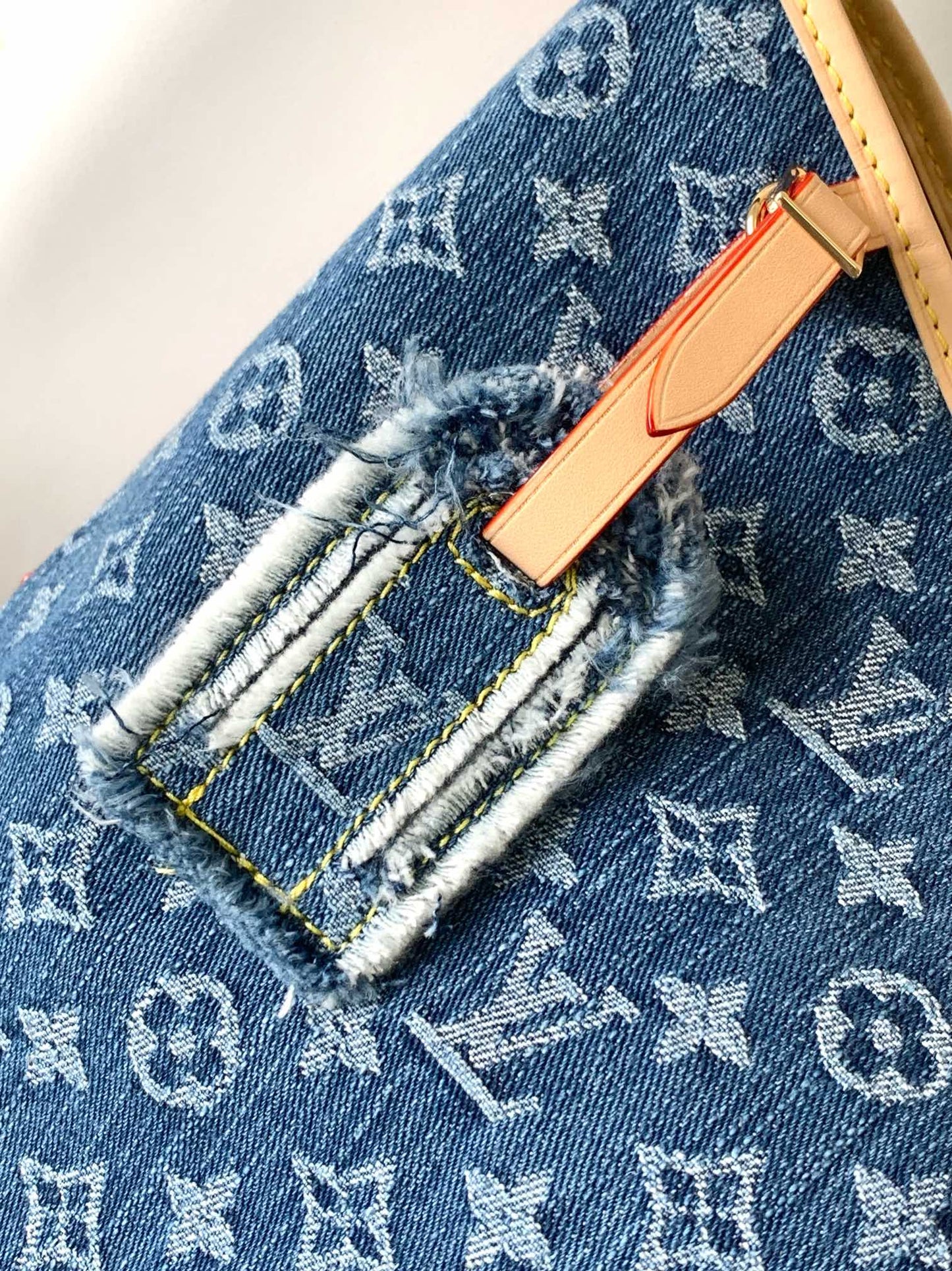 Sac fourre-tout MM 39 en denim bleu monogrammé