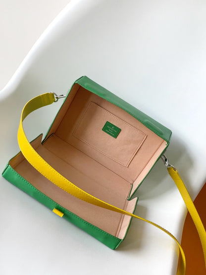 SAC SHOPPER 23 EN CUIR DE VEAU VERT JAUNE LOGO BRODÉ