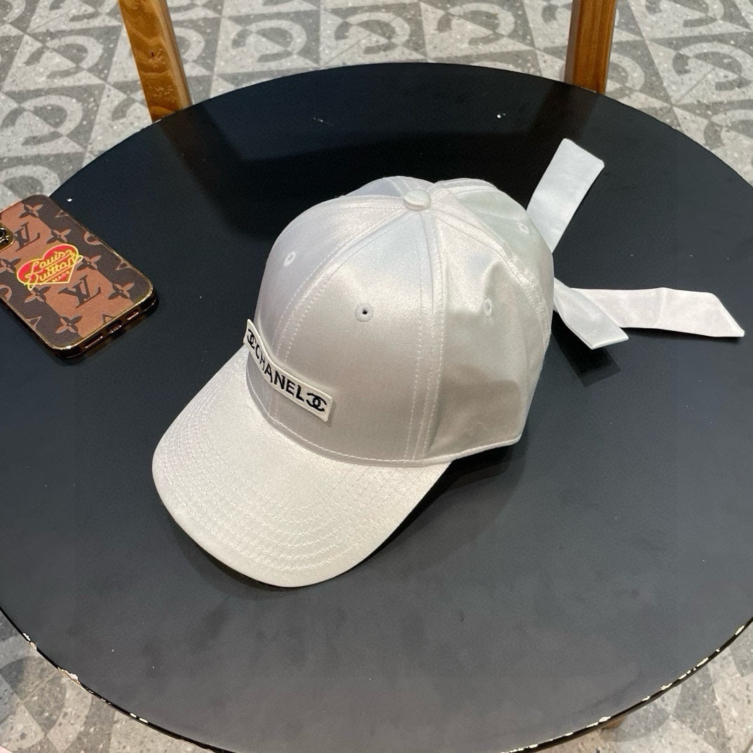 CASQUETTE DE BASEBALL EN SATIN DE SOIE GRIS PÂLE 404863