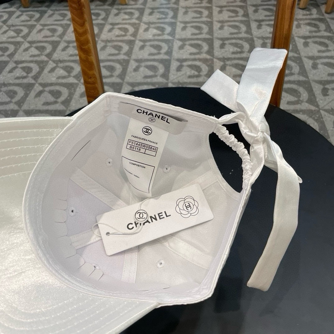 CASQUETTE DE BASEBALL EN SATIN DE SOIE GRIS PÂLE 404863