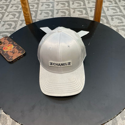 CASQUETTE DE BASEBALL EN SATIN DE SOIE GRIS PÂLE 404863