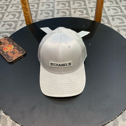 BASEBALL HAT IN PALE GRAY SILK SATIN 404863