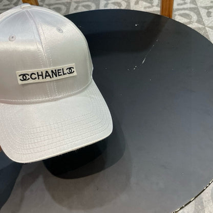 CASQUETTE DE BASEBALL EN SATIN DE SOIE GRIS PÂLE 404863