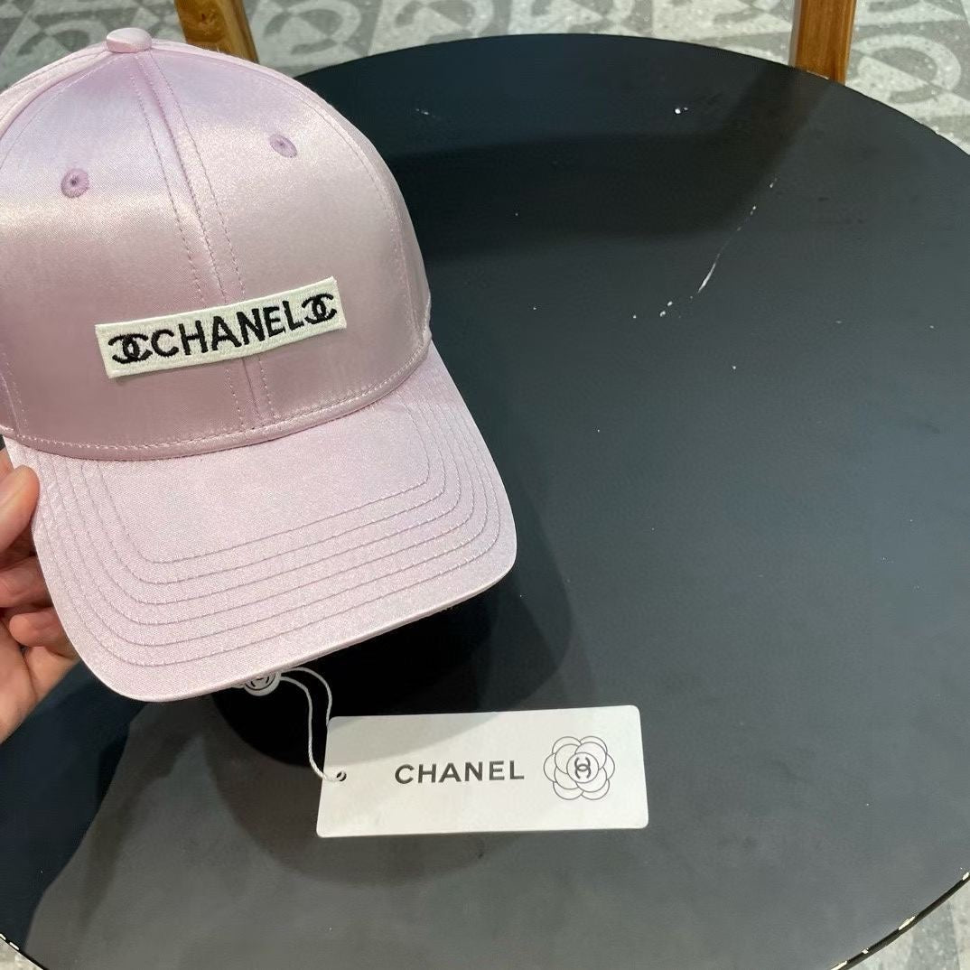 CASQUETTE DE BASEBALL EN SATIN DE SOIE ROSE CLAIR 404864 