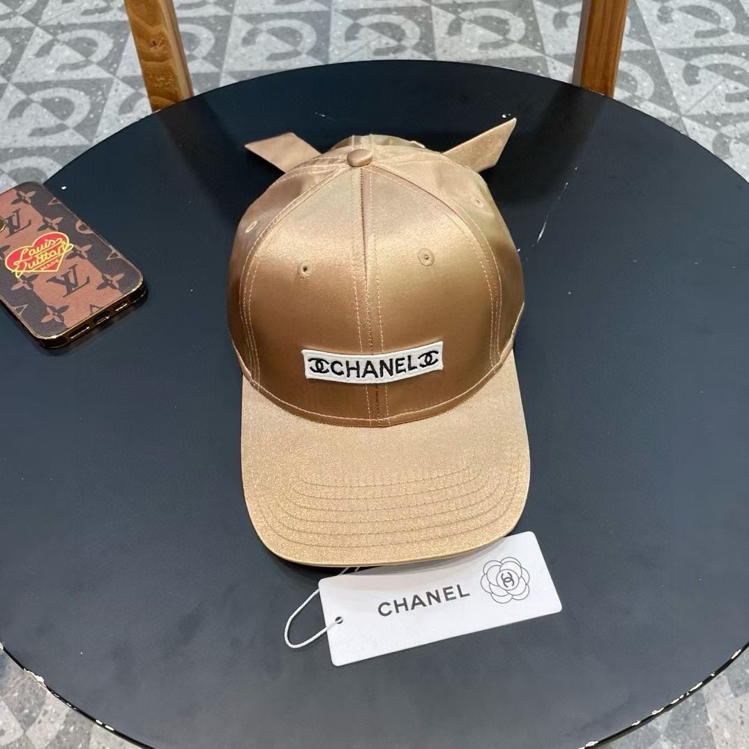 CASQUETTE DE BASEBALL EN SATIN DE SOIE DORÉ 404866 