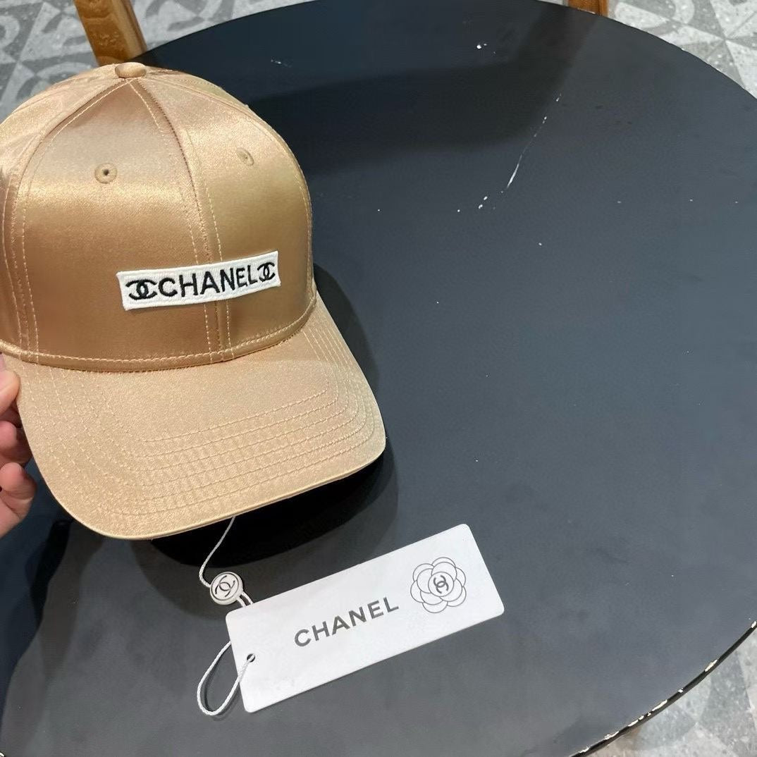 CASQUETTE DE BASEBALL EN SATIN DE SOIE DORÉ 404866 