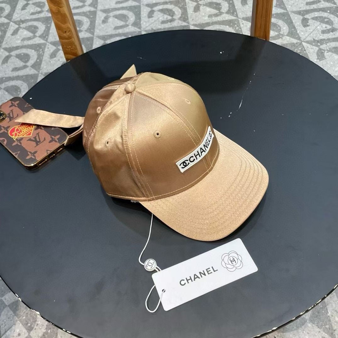 CASQUETTE DE BASEBALL EN SATIN DE SOIE DORÉ 404866 