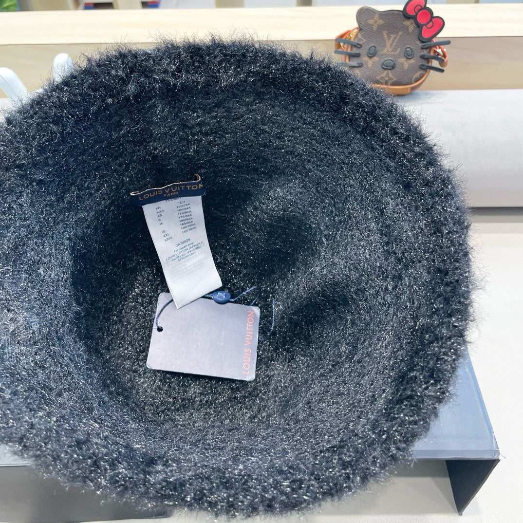 CHAPEAU BOB EN FOURRURE DE LAPIN NOIR 404833