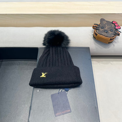 BONNET EN LAINE NOIRE ET FOURRURE DE RENARD 409788 