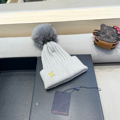 BONNET EN LAINE GRIS CLAIR ET FOURRURE DE RENARD 409791
