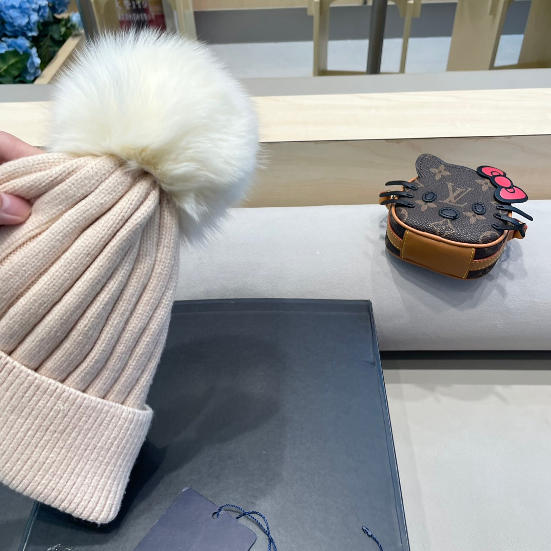 BONNET EN LAINE ROSE BERCEUSE ET FOURRURE DE RENARD 409792 