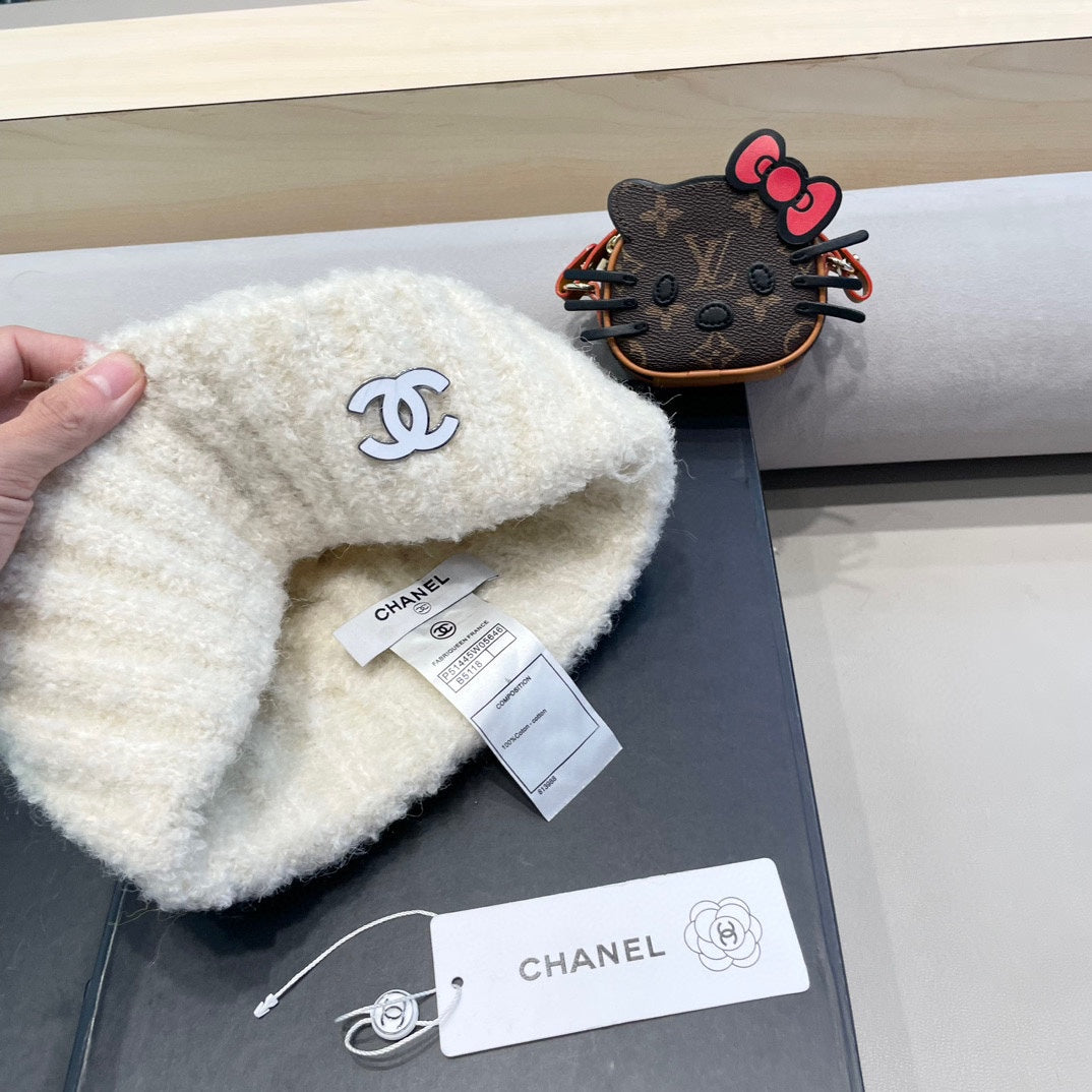 BONNET EN LAINE BLANCHE 413328 