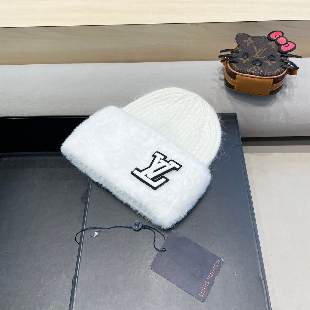 BONNET EN LAINE BLANCHE ET FOURRURE DE LAPIN 413354 