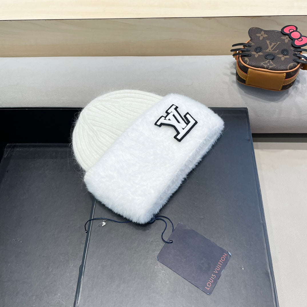 BONNET EN LAINE BLANCHE ET FOURRURE DE LAPIN 413354 