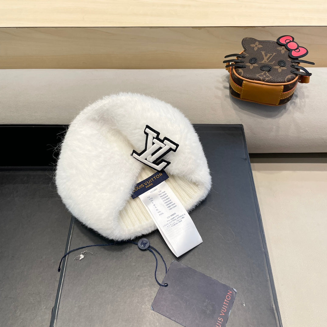 BONNET EN LAINE BLANCHE ET FOURRURE DE LAPIN 413354 