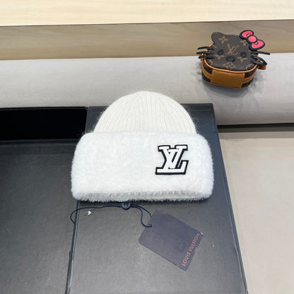 BONNET EN LAINE BLANCHE ET FOURRURE DE LAPIN 413354 