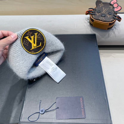 BONNET EN LAINE GRIS CLAIR ET FOURRURE DE LAPIN 417755 