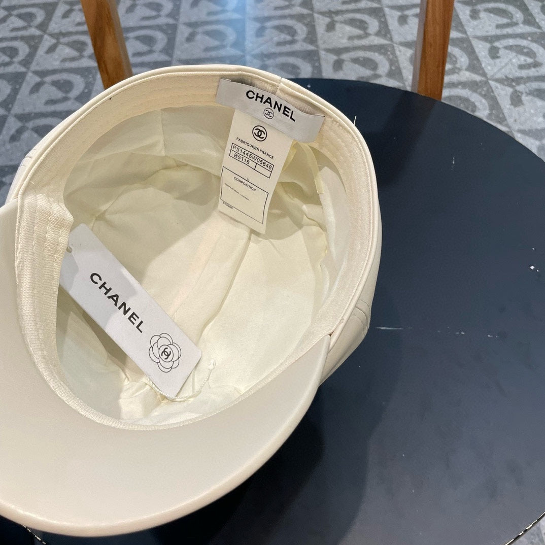 CASQUETTE BAKER BOY EN CUIR DE VEAU BLANC 419448 