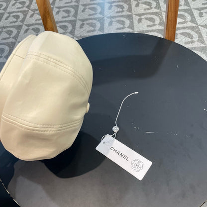 CASQUETTE BAKER BOY EN CUIR DE VEAU BLANC 419448 