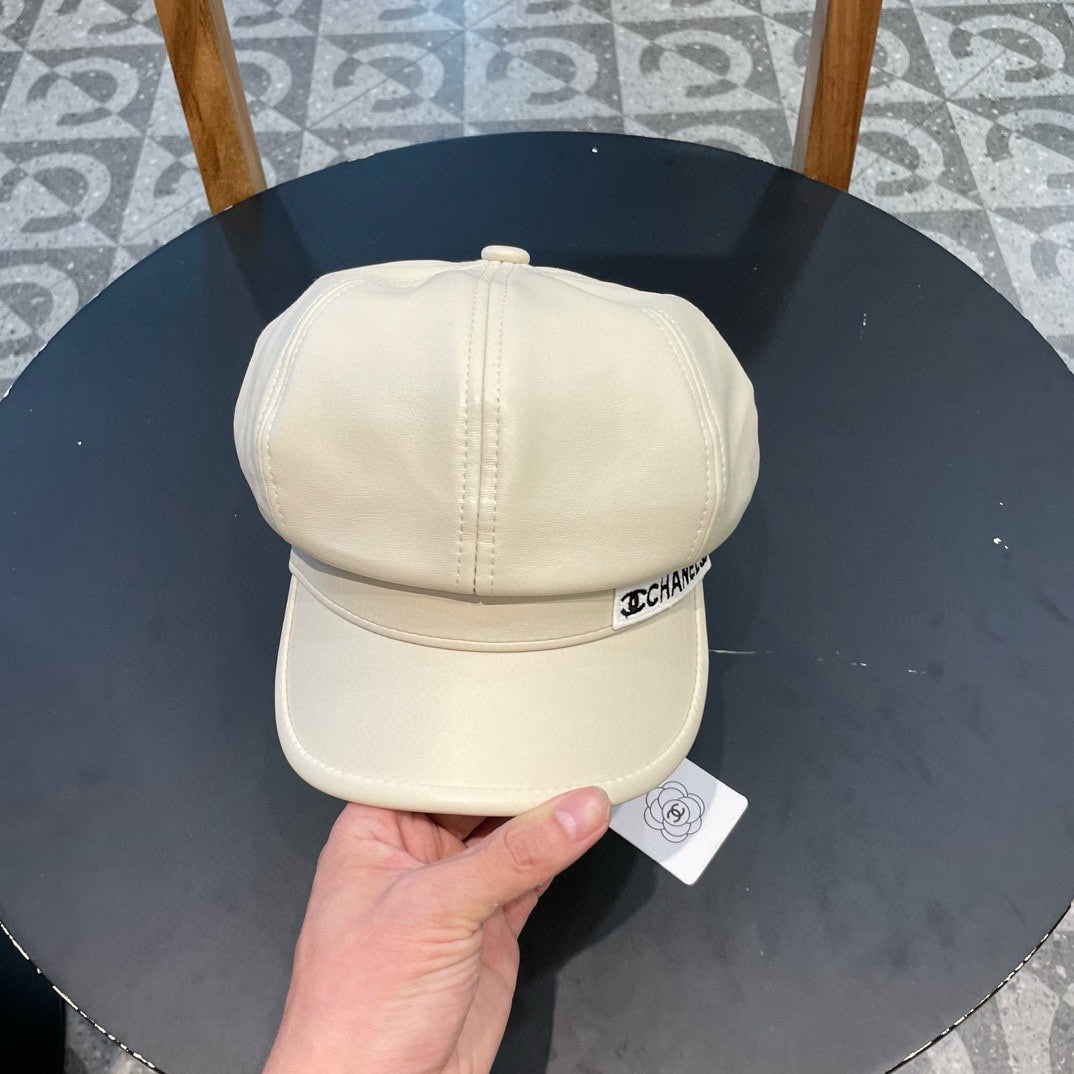 CASQUETTE BAKER BOY EN CUIR DE VEAU BLANC 419448 