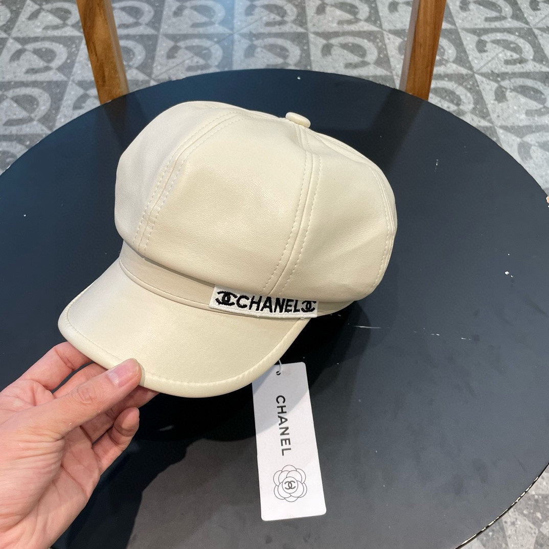 CASQUETTE BAKER BOY EN CUIR DE VEAU BLANC 419448 