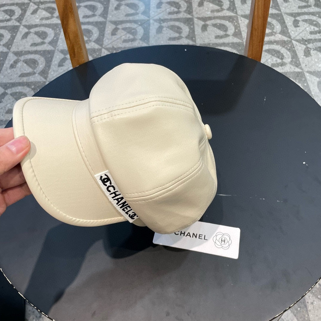 CASQUETTE BAKER BOY EN CUIR DE VEAU BLANC 419448 