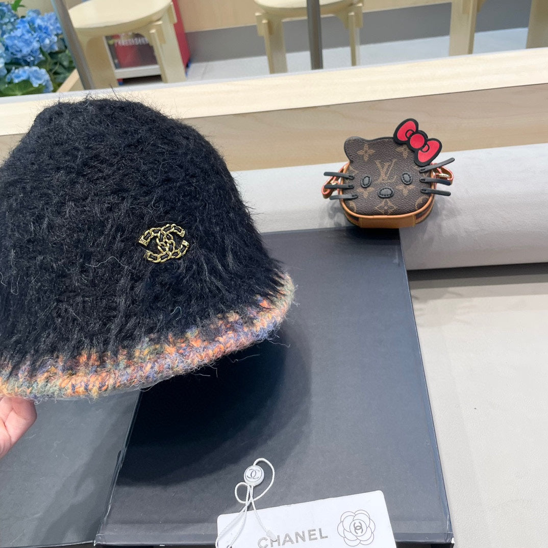 CHAPEAU BOB EN FOURRURE D'AGNEAU NOIR 419466 