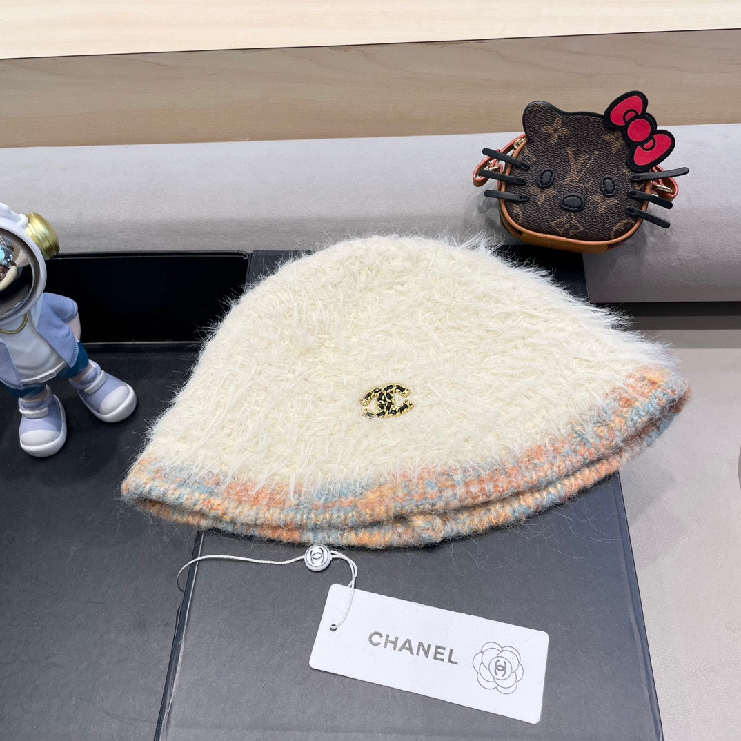 BUCKET HAT IN BISQUE BEIGE LAMB FUR 419467