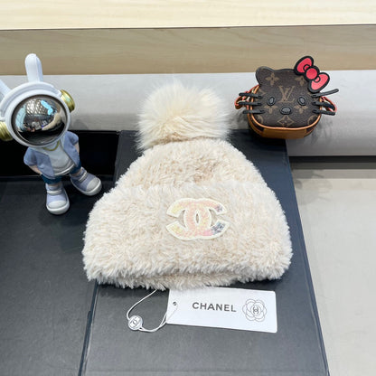 BEANIE HAT IN WHITE CREAM SOLF FLEECE 419711