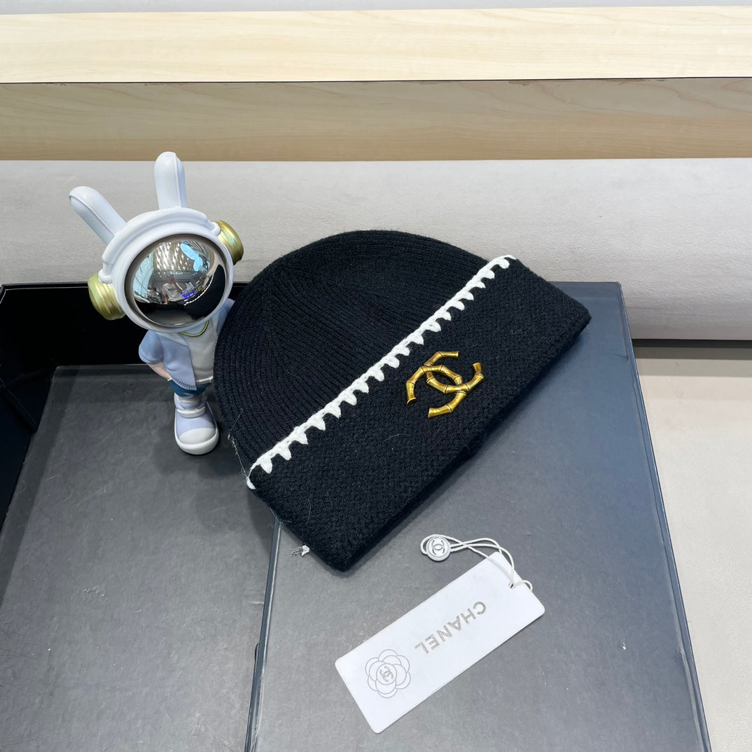 BONNET EN LAINE NOIRE 424303 