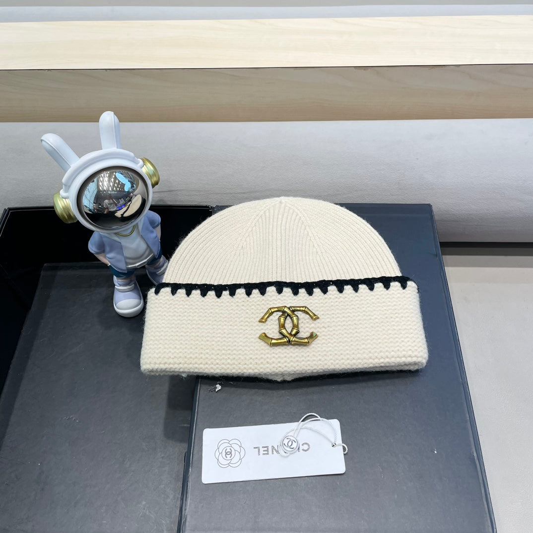 BONNET EN LAINE BLANCHE 419782 