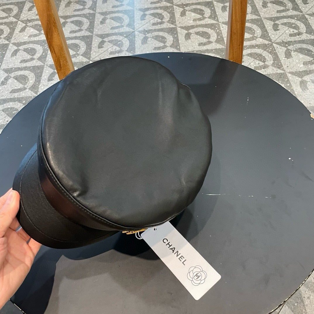 CASQUETTE Gavroche en cuir de veau noir 421107