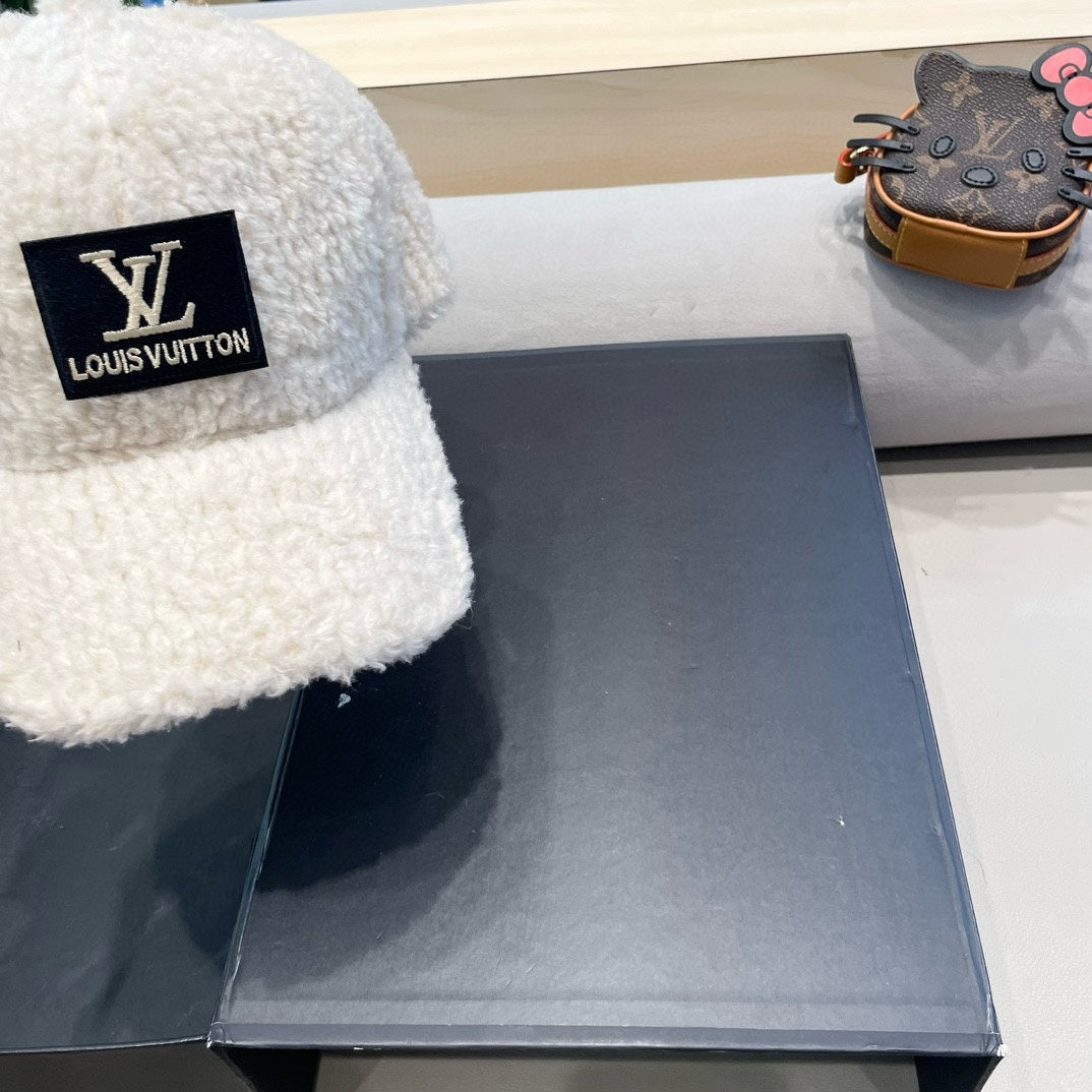 CASQUETTE DE BASEBALL EN LAINE BLANCHE 421243 