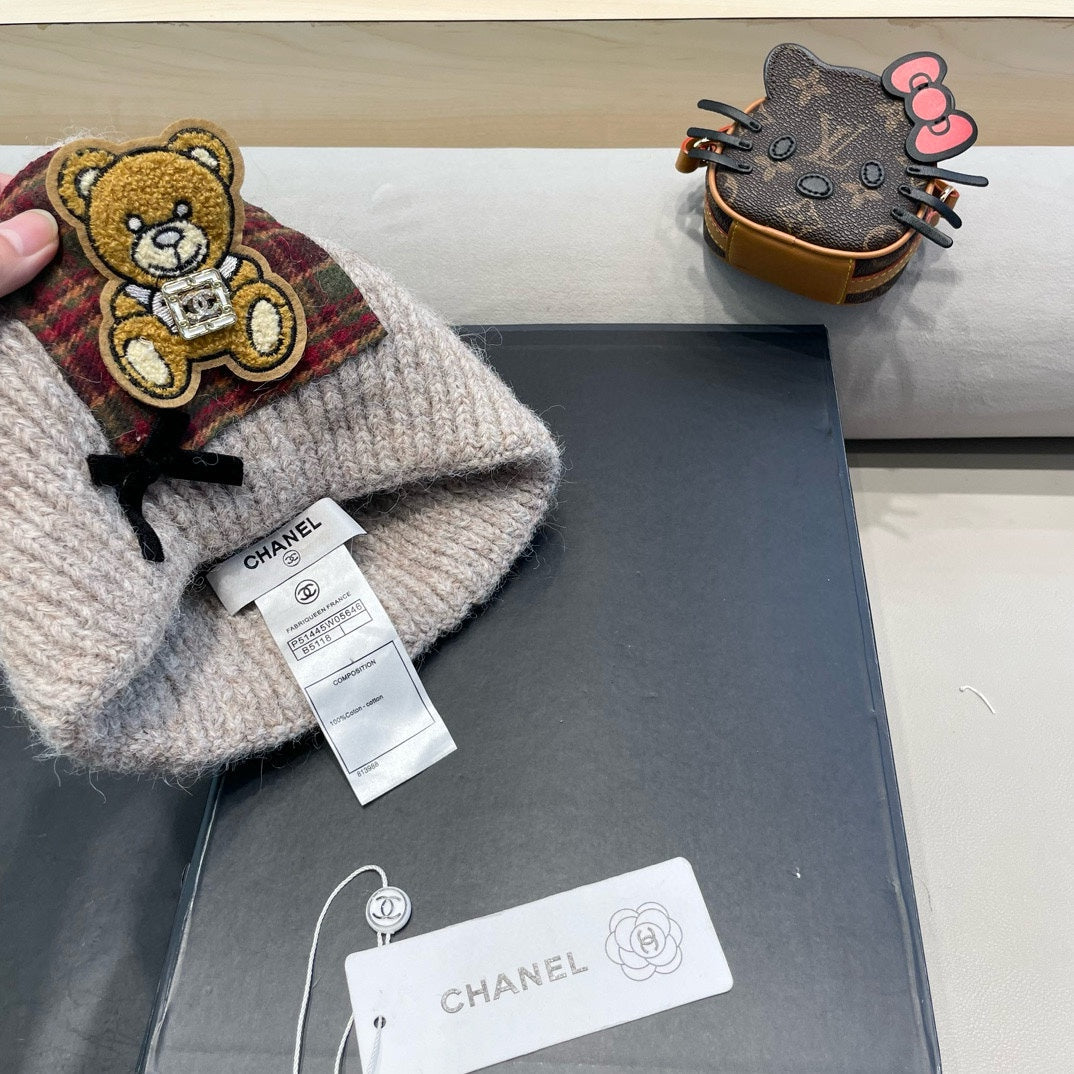 BONNET EN LAINE BEIGE CAMEL AVEC NŒUD 421255 