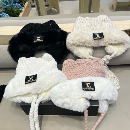 BONNET EN LAINE NOIRE AVEC OREILLES DE CHAT JAPONAIS 421256 