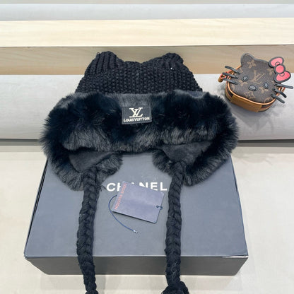 BONNET EN LAINE NOIRE AVEC OREILLES DE CHAT JAPONAIS 421256 