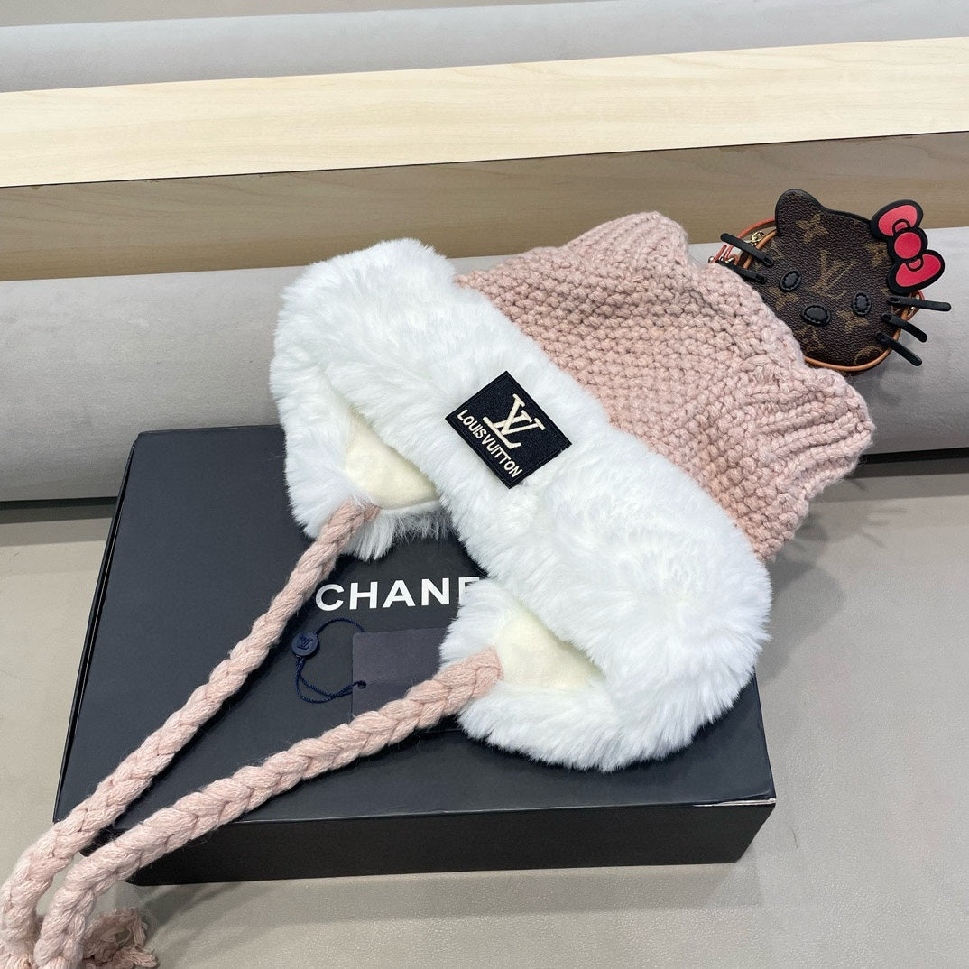 BONNET EN LAINE ROSE CLAIR AVEC OREILLES DE CHAT JAPONAIS 421258