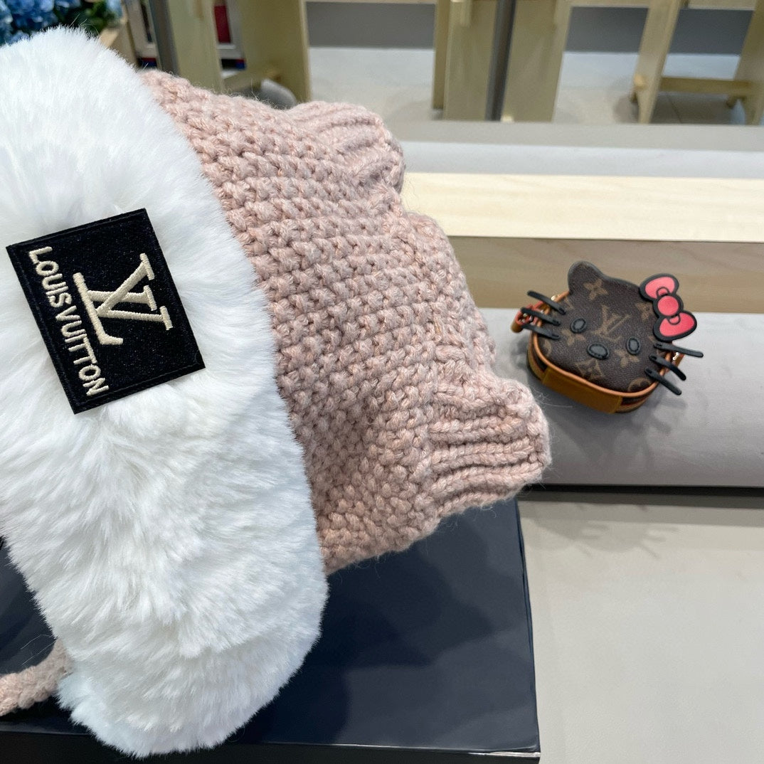 BONNET EN LAINE ROSE CLAIR AVEC OREILLES DE CHAT JAPONAIS 421258