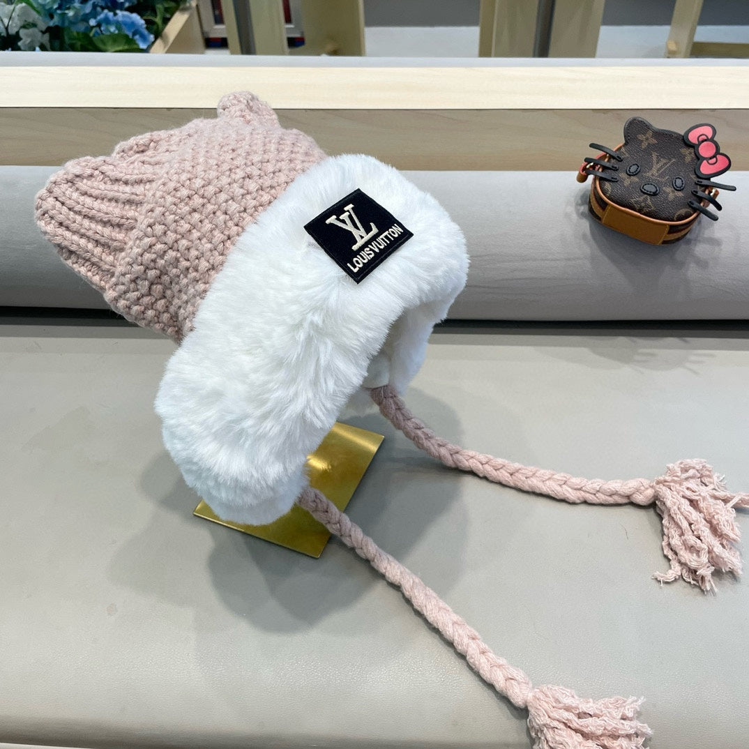 BONNET EN LAINE ROSE CLAIR AVEC OREILLES DE CHAT JAPONAIS 421258