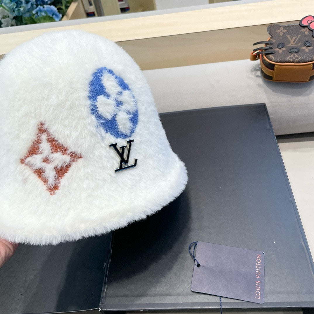 BUCKET HAT IN WHITE RABBIT FUR 421262