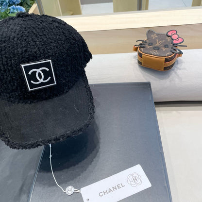 CASQUETTE DE BASEBALL EN PEAU LAINE NOIRE 422433 