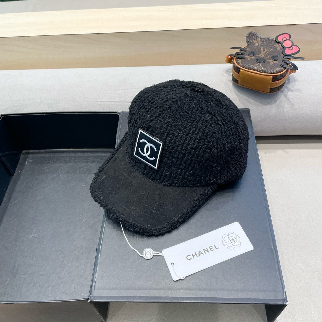 CASQUETTE DE BASEBALL EN PEAU LAINE NOIRE 422433 