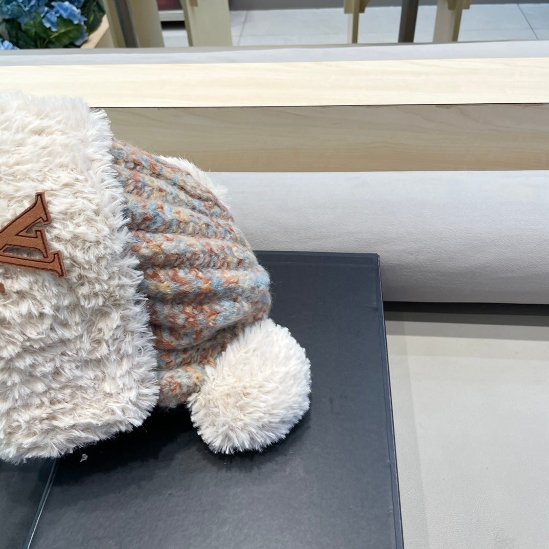 BONNET EN LAINE COLORÉE AVEC DE JOLIES OREILLES D'OURS 422497 