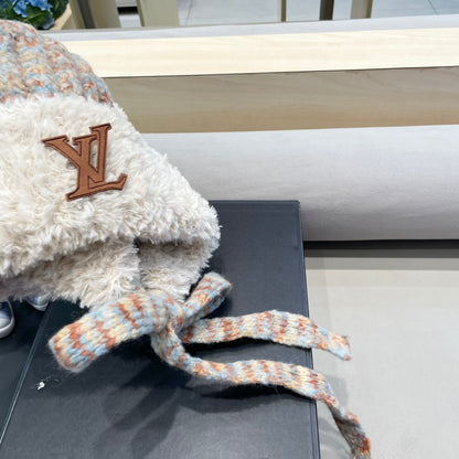 BONNET EN LAINE COLORÉE AVEC DE JOLIES OREILLES D'OURS 422497 