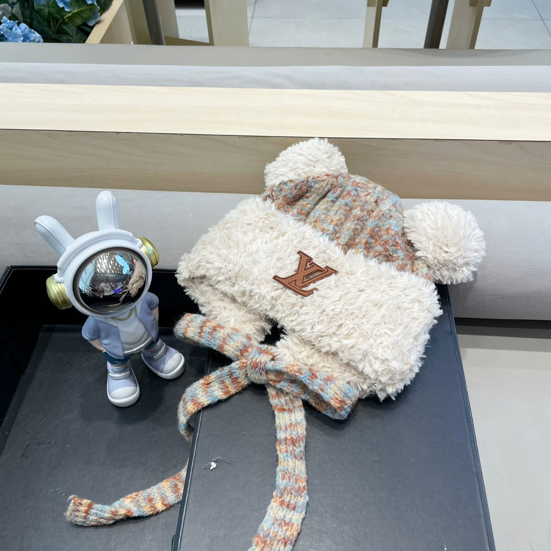 BONNET EN LAINE COLORÉE AVEC DE JOLIES OREILLES D'OURS 422497 
