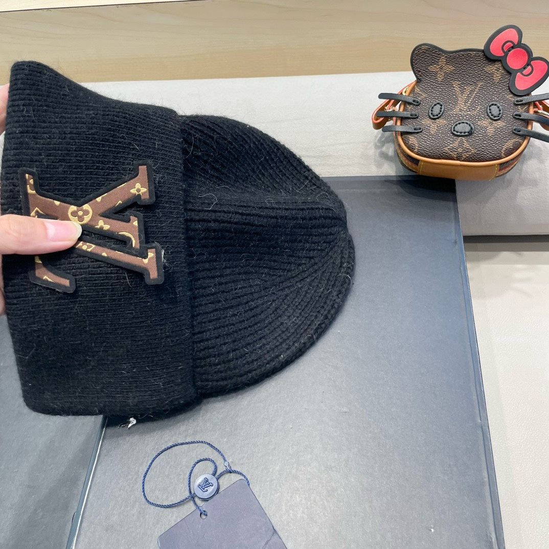 KNITTED BEANIE HAT IN BLACK FLEECE AND WOOL 426208