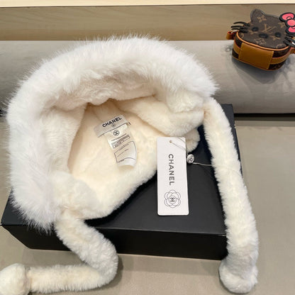 BONNET EN FOURRURE D'AGNEAU BLANC 426240 