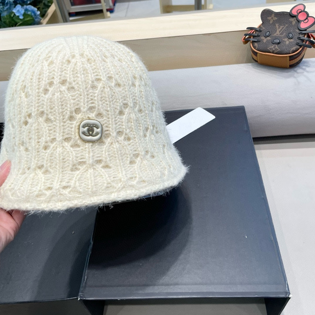 CHAPEAU BOB EN TRICOT BLANC AVEC FOURRURE DE LAPIN 428092 